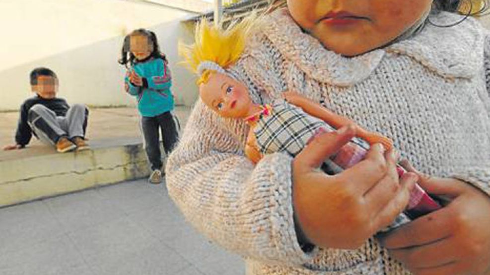 Hoy, los niños y adolescentes que viven en las instituciones de abrigo esperan una sola cosa: recibir regalos. Las nuevas leyes van en pos de la revinculación.