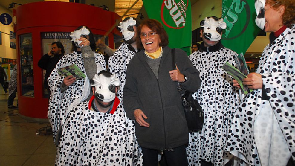 Argumedo hizo campaña para denunciar el estado de los trenes y viajó "como vaca".