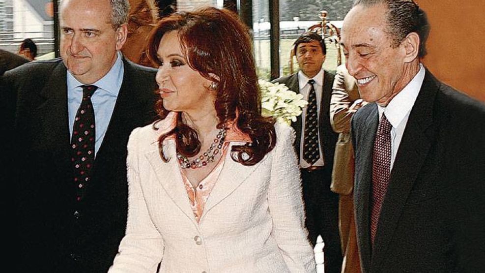 Pagani y Magnetto, de AEA, con Cristina Fernández de Kirchner. Más cerca o más lejos, según las conveniencias.