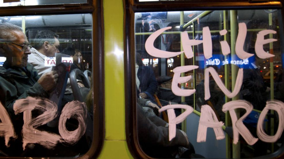 Chile se prepara para el paro nacional con un cacerolazo nocturno.