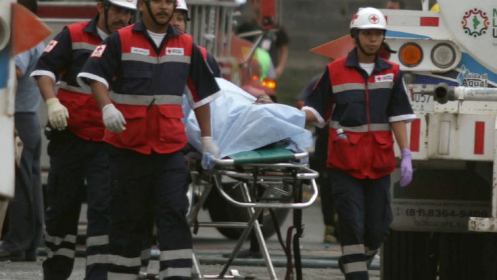 Brutal atentado en el Casino Royale de Monterrey deja 51 muertos.