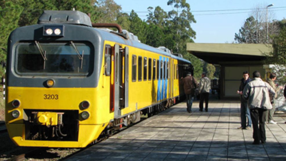 Después de 30 años, el ferrocarril vuelve a unir ambos países.