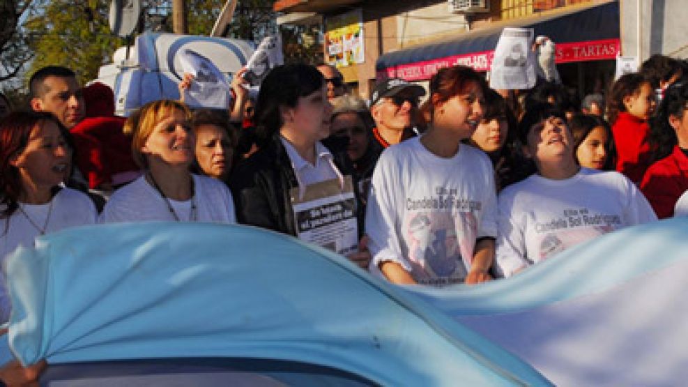 Entre hoy y mañana, Red Solidaria organiza una jornada con famosas para recibir llamadas con información de Candela. 