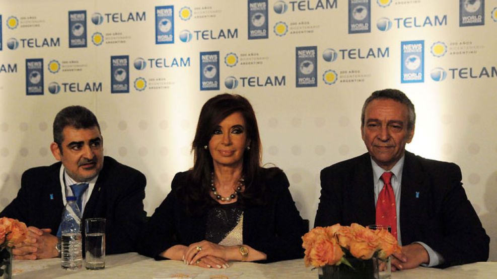 Sergio Fernández Novoa, la presidenta Cristina Fernández y Martín García, director de Télam impulsor del "periodismo militante".