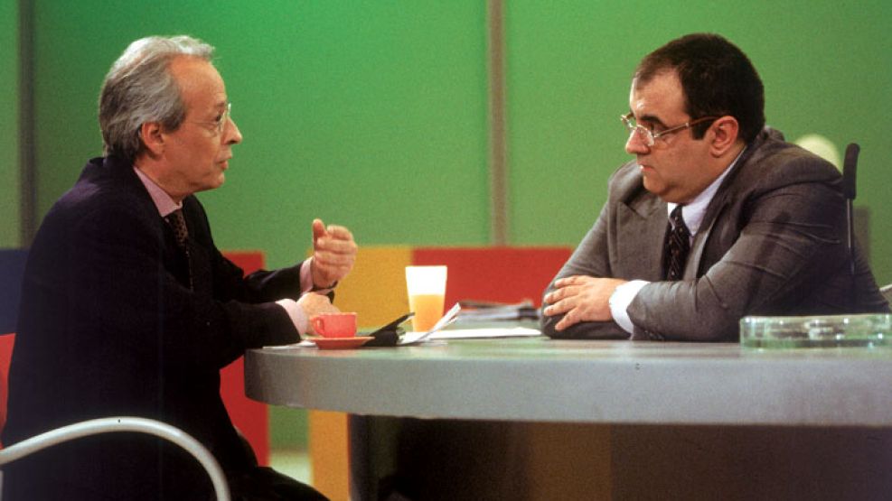 Horacio Verbitsky y Jorge Lanata, durante el ciclo de periodismo de investigación en TV "Día D", que conducía el mismo Lanata.
