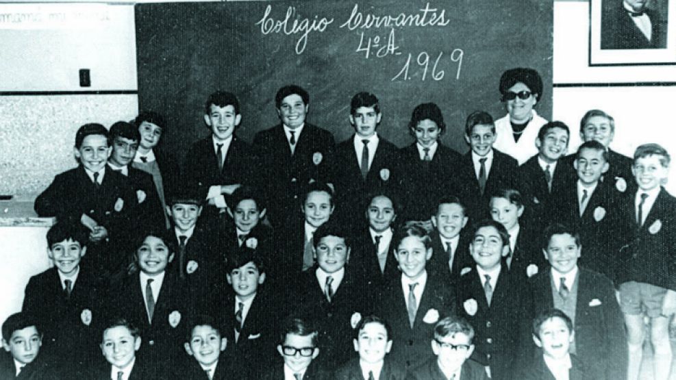 Marcelo Tinelli, junto a sus compañeros de la primaria.