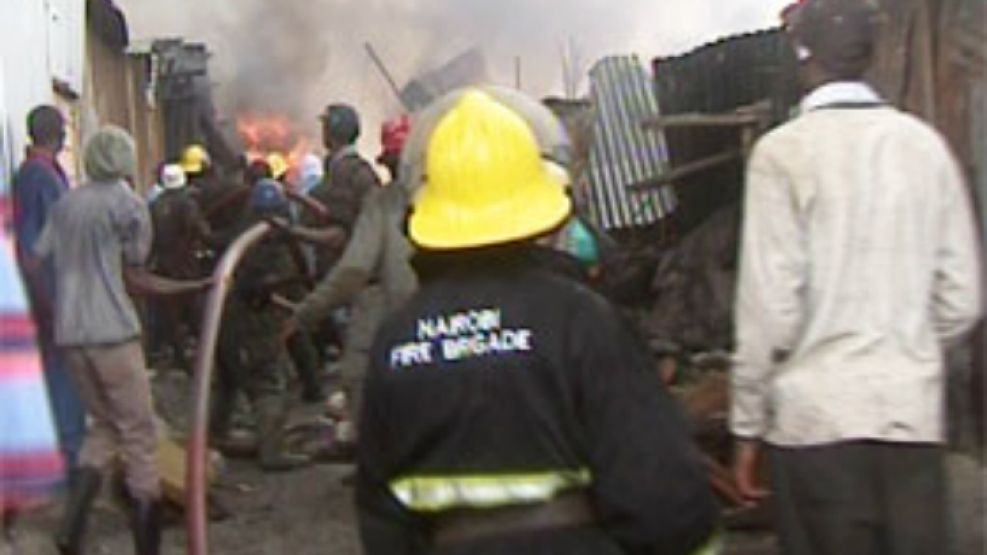 Los rescatistas siguen encontrando cuerpos entre las viviendas destruidas por el fuego