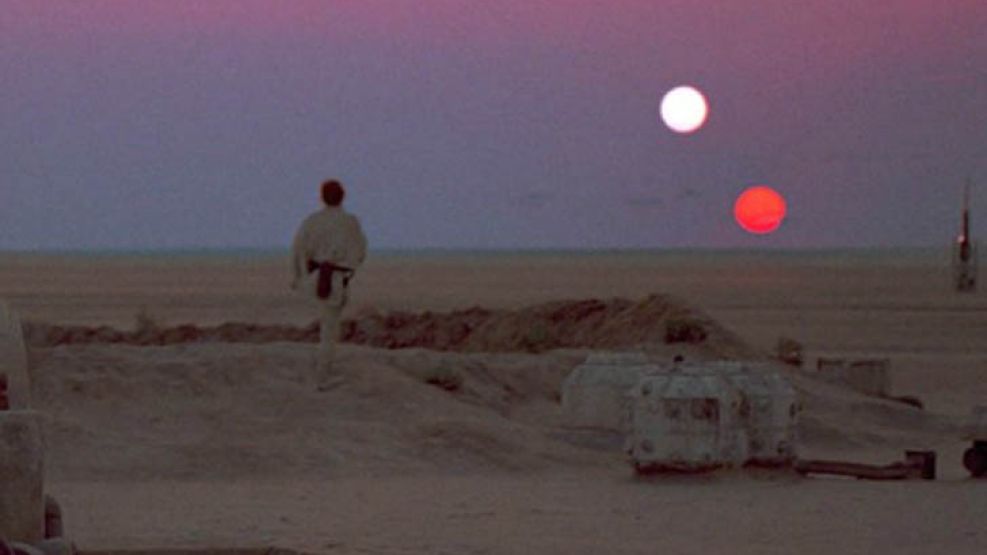 En Star Wars, George Lucas imaginó un planeta desértico con dos soles. 