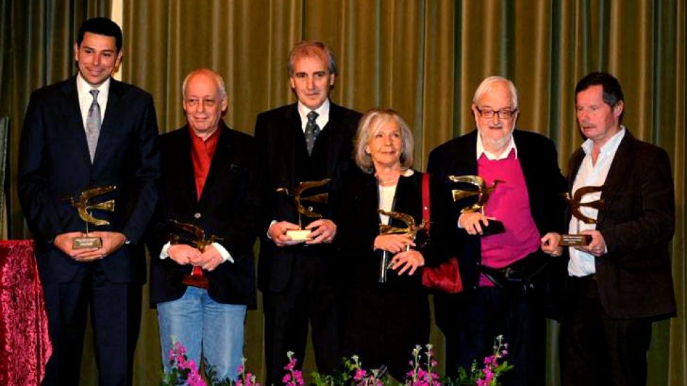 Los galardonados. Ayman Mohyeldin, Horacio Verbitsky, Alberto Kornblihtt, Beatriz Sarlo, Daniel Divinsky y Juan Carr.