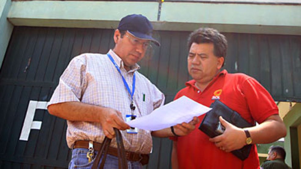 A la izquierda, el asesor legal del Defensor del Pueblo de Santa Cruz, Celso Parada. A la derecha, el colaborador especial de Perfil.com, Roberto Méndez.