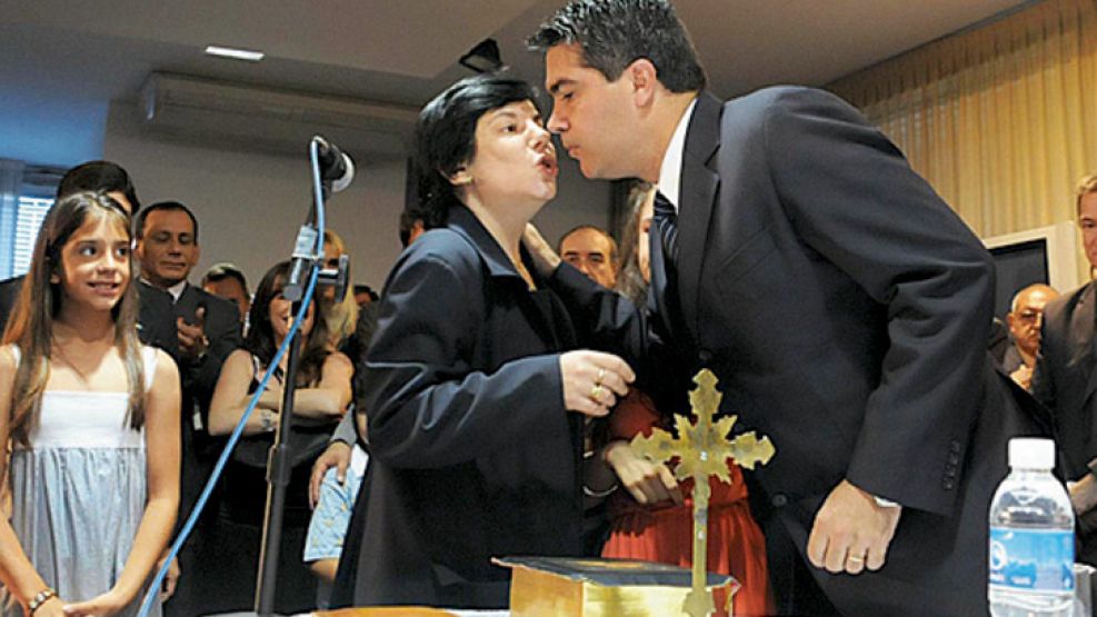 Mendoza y Capitanich se casaron en 1990 en la Catedral de Resistencia.