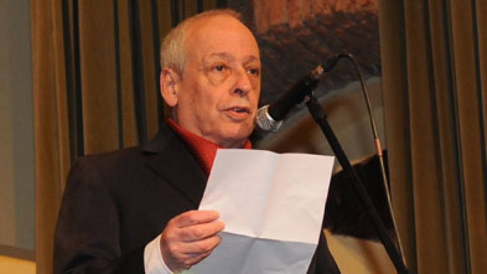Horacio Verbitsky dio su discurso en la entrega de premios.