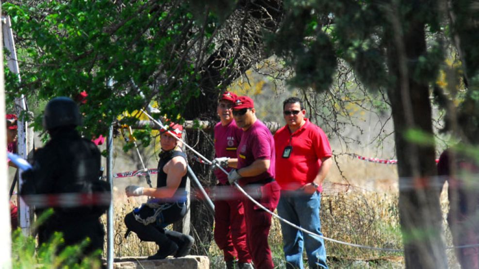 Gendarmería, Eter, policia y el Equipo Argentino de Antropología Forense, participan del operativo sobre ruta 19.