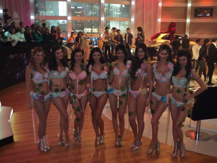 Chicas de Sabado Bus 05