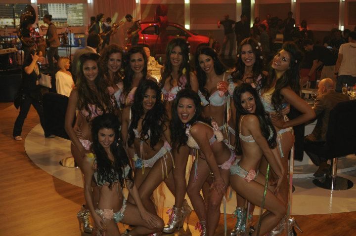 Chicas de Sabado Bus 16