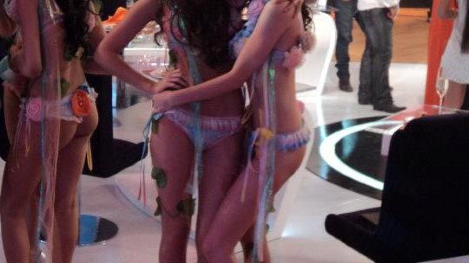 Chicas de Sabado Bus 01
