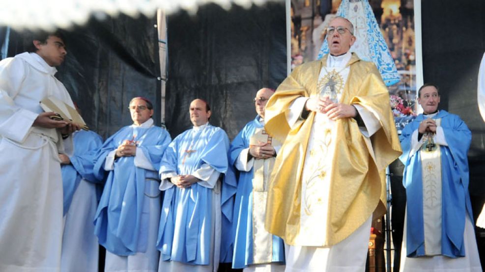 "Un pueblo que no cuida a los niños y a los ancianos comenzó a ser un pueblo en decadencia", advirtió el arzobispo de Buenos Aires, Jorge Bergoglio.