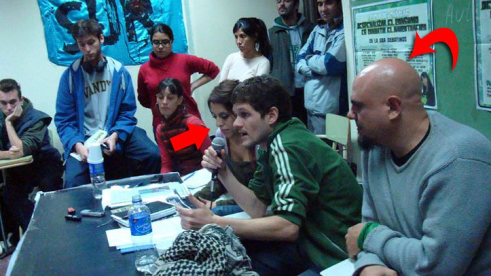 En la mesa, en defensa de la despenalización de la marihuana, Donda y Marchetti (el pelado de la derecha). Libre publicó la relación y Donda se enojó.