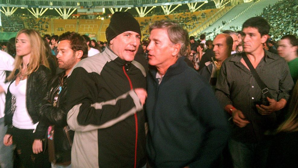 Amado Boudou junto a Javier Mouriño, el secretario general de la gobernación bonaerense, en la previa del recital de los Guns N' Roses en el Estadio Unico de La Plata. Acompañaron a La Mancha de Rolan