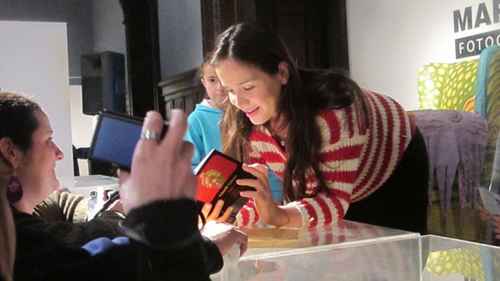 Natalia Oreiro cautivó a los más chiquitos leyendo cuentos latinoamericanos.
