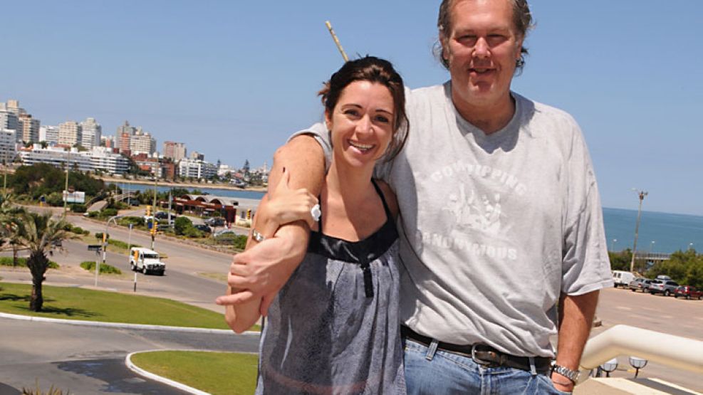 Bonadeo, que bajó 30 kilos, junto a su mujer, Carmela Carey, 15 años menor.