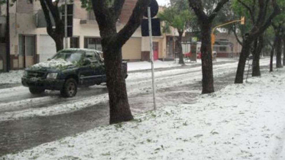 Río Cuarto quedó cubierta de blanco tras el temporal.