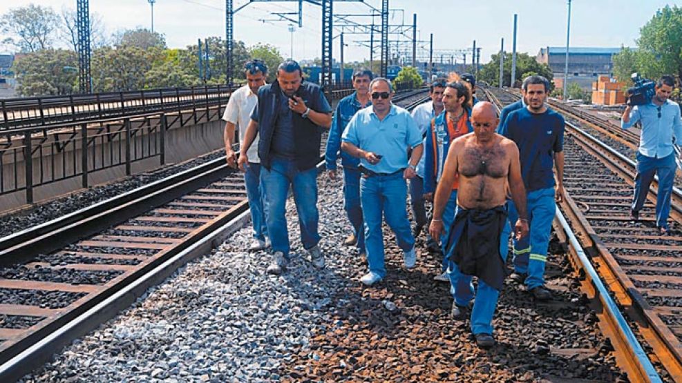 El 20 de octubre de 2010, la patota de la Unión Ferroviaria marchó para amedrentar a los tercerizados.