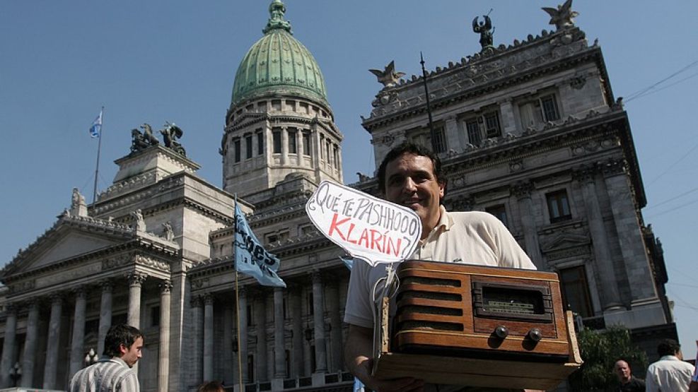 El Grupo Clarín asegura que no es un "monopolio" y da su visión sobre el mercado de medios argentino.