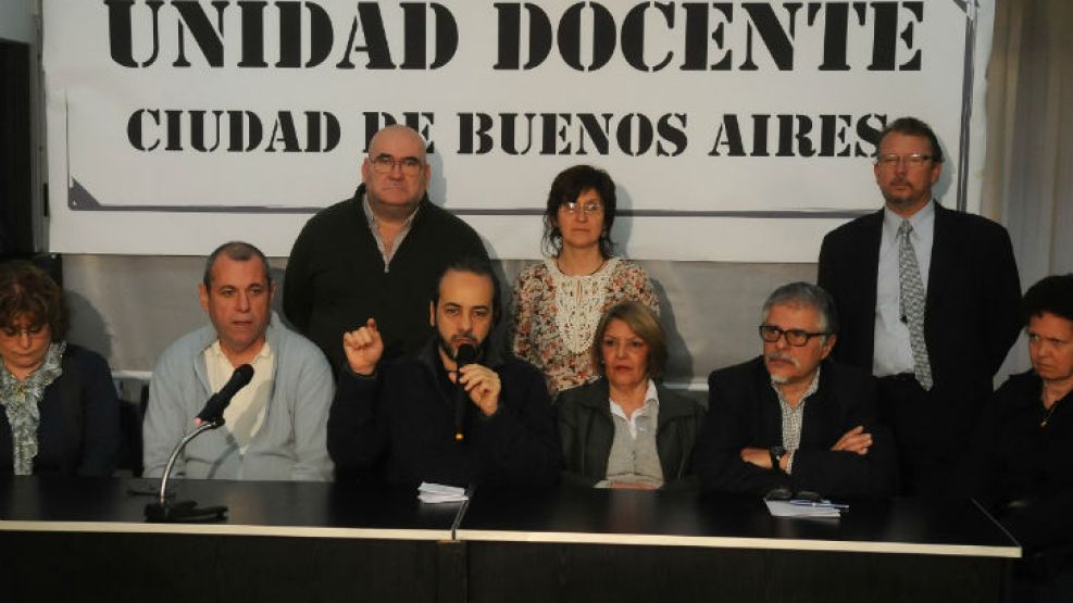 Los docentes porteños ratificaron el paro, a pesar de las advertencias del ministro Esteban Bullrich.