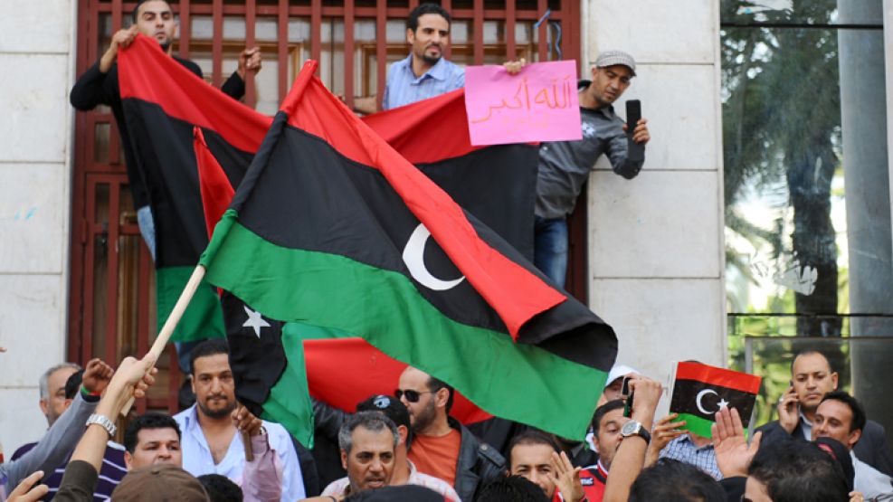Cómo seguirá la llamada "Primavera árabe" tras la caída del ex líder libio.