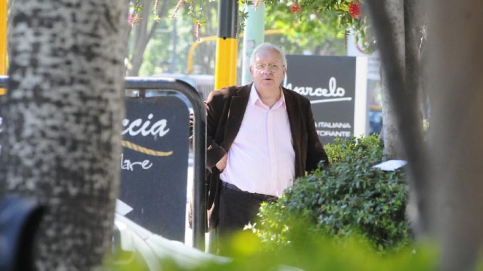 Glamour militante. El viernes, Laclau almorzó en un restaurante de Puerto Madero.