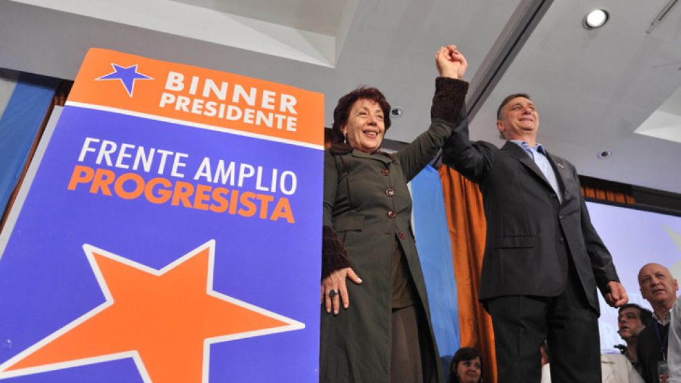 Hermes Binner celebró el segundo lugar en las elecciones presidenciales.