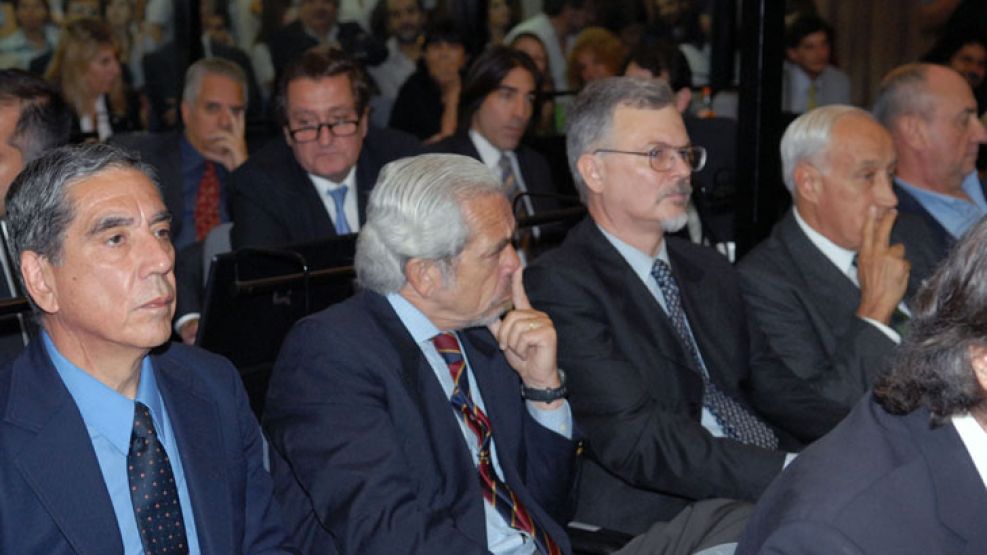 Juan Carlos Rolón, Raúl Sheller, Ricardo Cavallo y Jorge Acosta, algunos de los represores juzgados por crímenes de lesa humanidad cometidos en la Escuela de Mecánica de la Armada (ESMA).