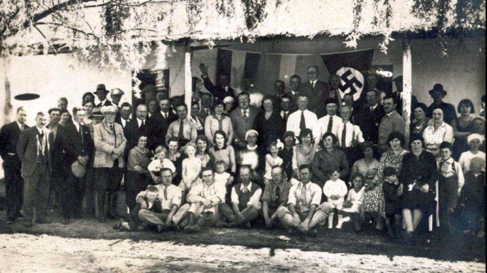 La foto fue tomada en 1934, a supuestos nazis en la Patagonia.