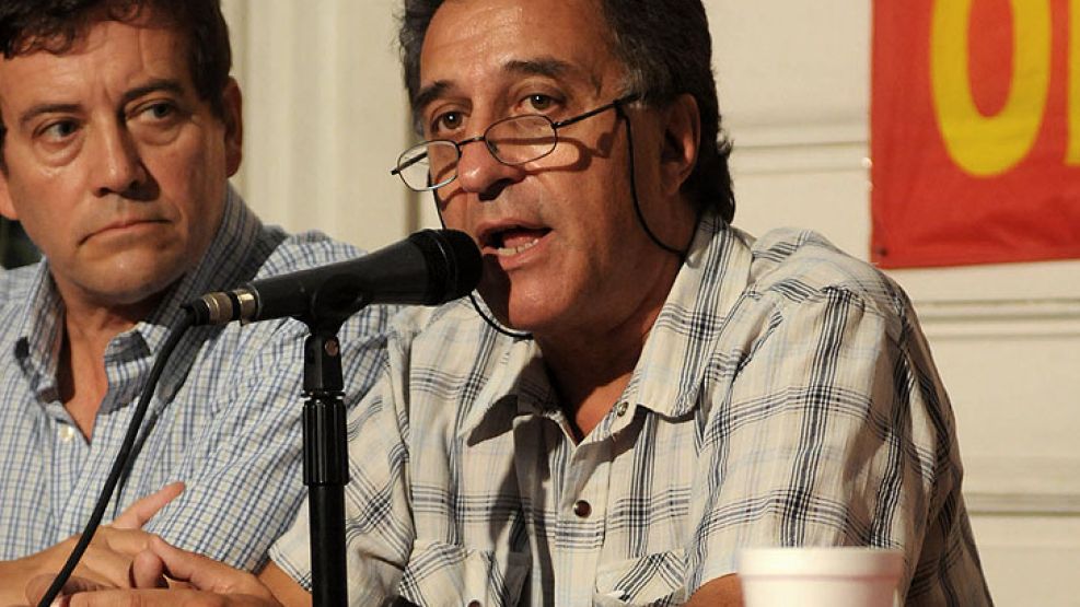 Pitrola fue candidato a diputado nacional de la provincia de Buenos Aires por el Frente de Izquierda.