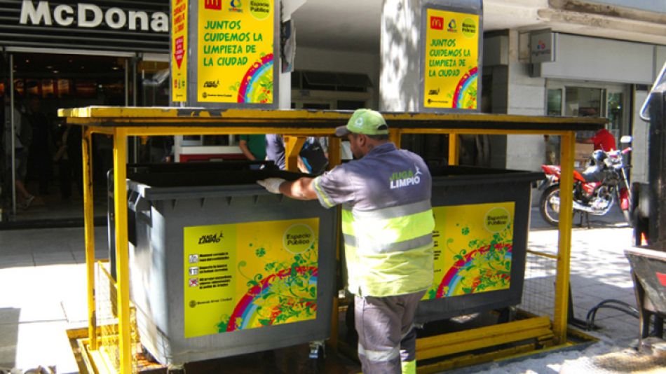 Automático. La plataforma se conecta al camión de recolección y, con un sistema hidráulico, se levanta para poder extraer los residuos. Se limpiarán dos veces por día.