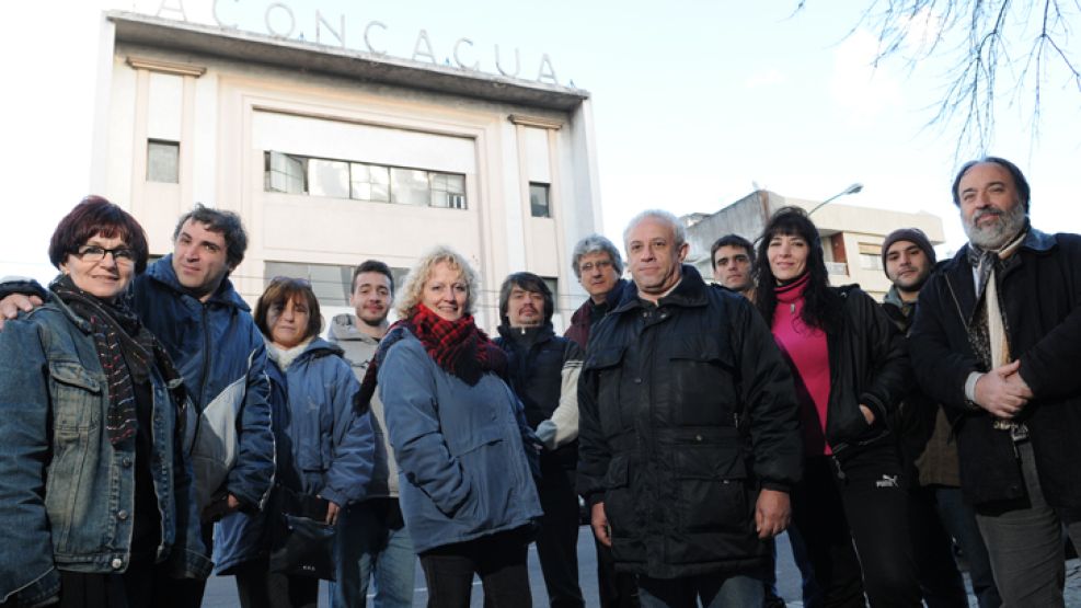 Los vecinos que que restituyeron el cine-teatro Aconcagua en Devoto.