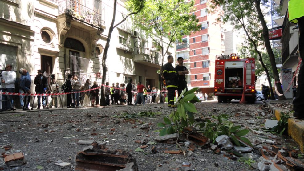 Tras la explosión acudieron cuatro dotaciones de bomberos de la Policía Federal.