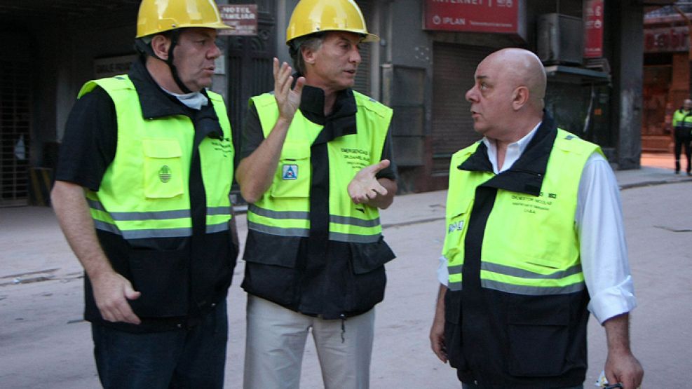 El Jefe de Gobierno porteño, Mauricio Macri, visitó la zona afectada en la tarde del domingo.