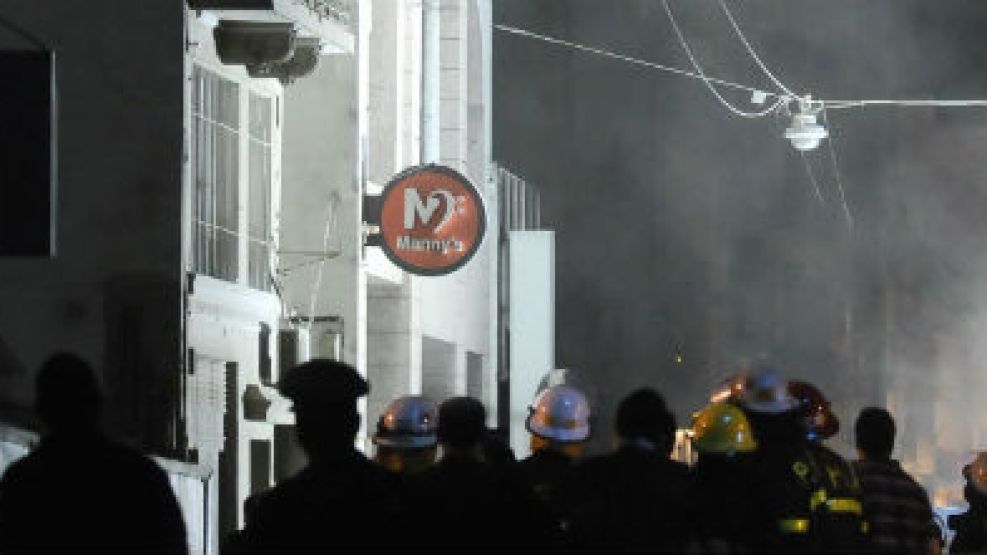 Los operadores retomarán las tares de derrumbe durante la mañana.