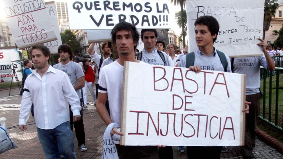 Familiares de los detenidos marcharon en Plaza de Mayo reclamando justicia.