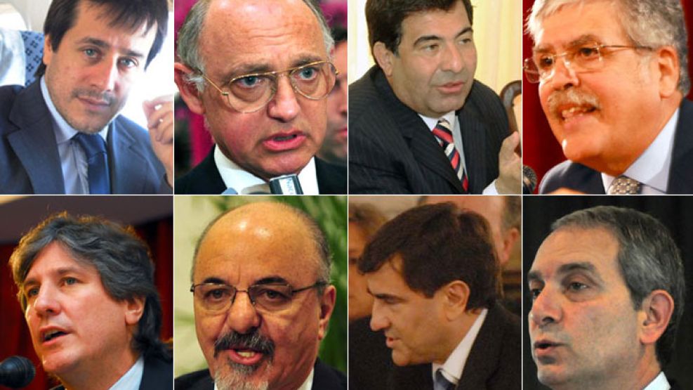 El gobierno pide apostar al peso, pero sus funcionarios ahorran en dólares.