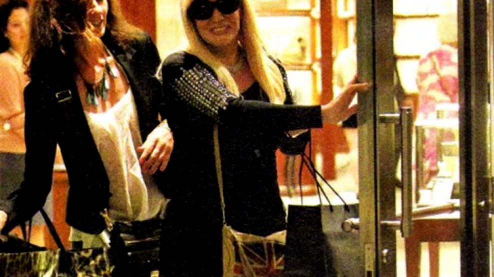 Susana a la salida de un mall en Miami.