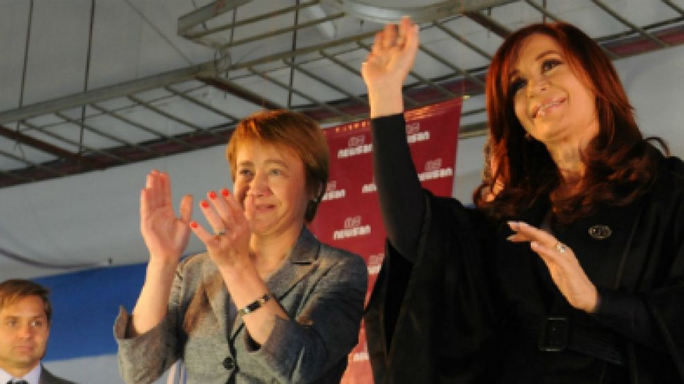 Cristina Fernández, junto a la gobernadora fueguina Fabiana Ríos.