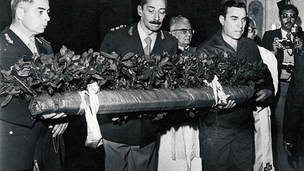 Antonio Domingo Bussi con Jorge Rafael Videla y Luciano Benjamìn Menéndez.