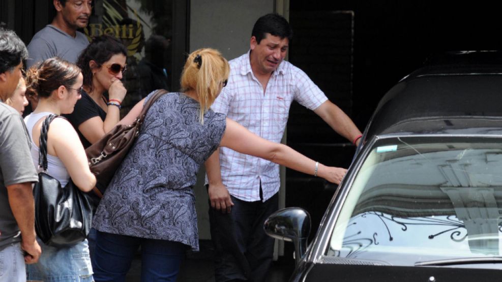 Dolor e indignación en el velatorio de Bárbara y su hija Micaela.