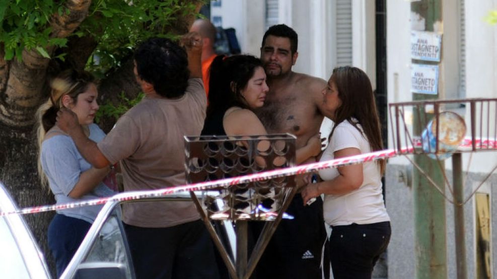 El barrio se conmocionó al conocerse la noticia del múltiple homicidio.