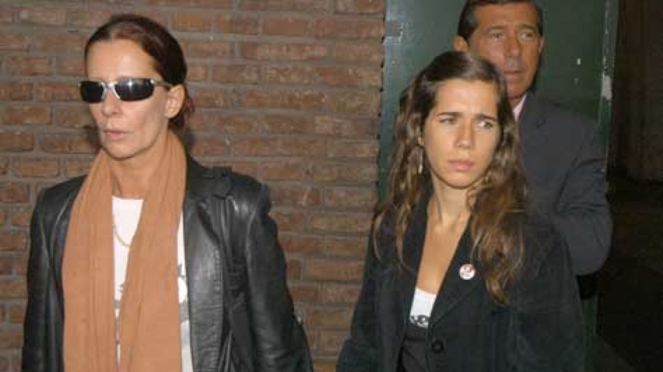 María Valenzuela, Pichuqui Mendizabal y su hija Malena, en el 2006