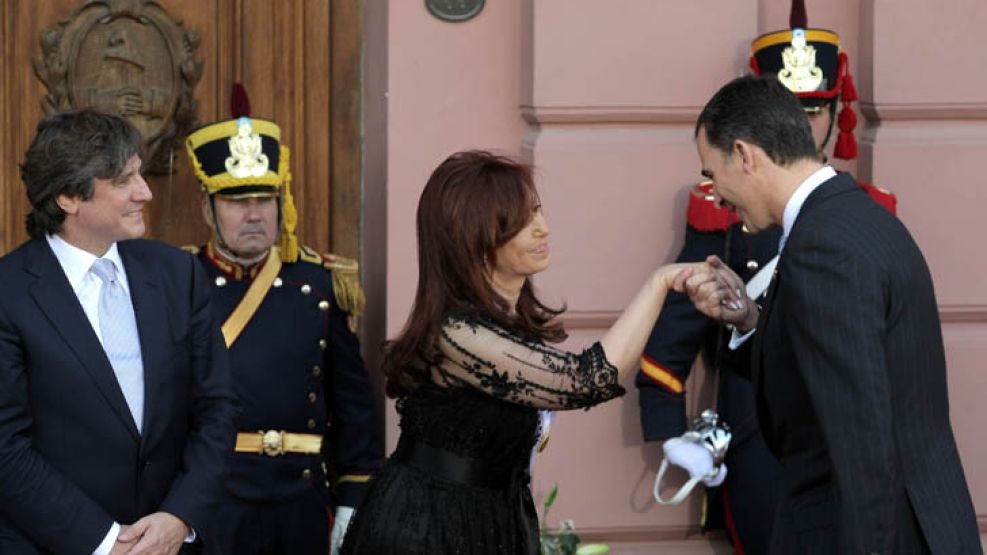 El saludo del heredero del trono español a la Presidenta.