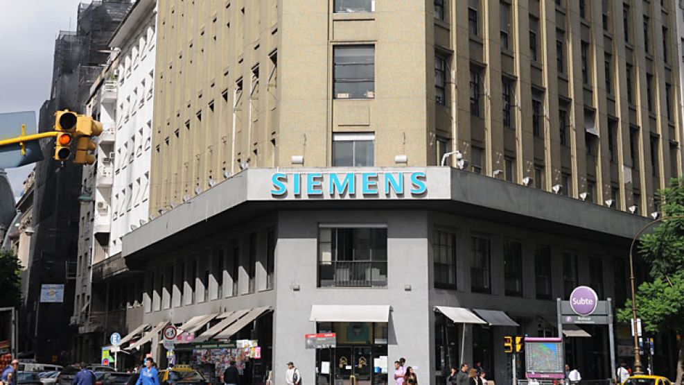 Los hechos arrancan en 1998, cuando Siemens logró un contrato por US$ 1.000 millones para fabricar 42 millones de DNI.